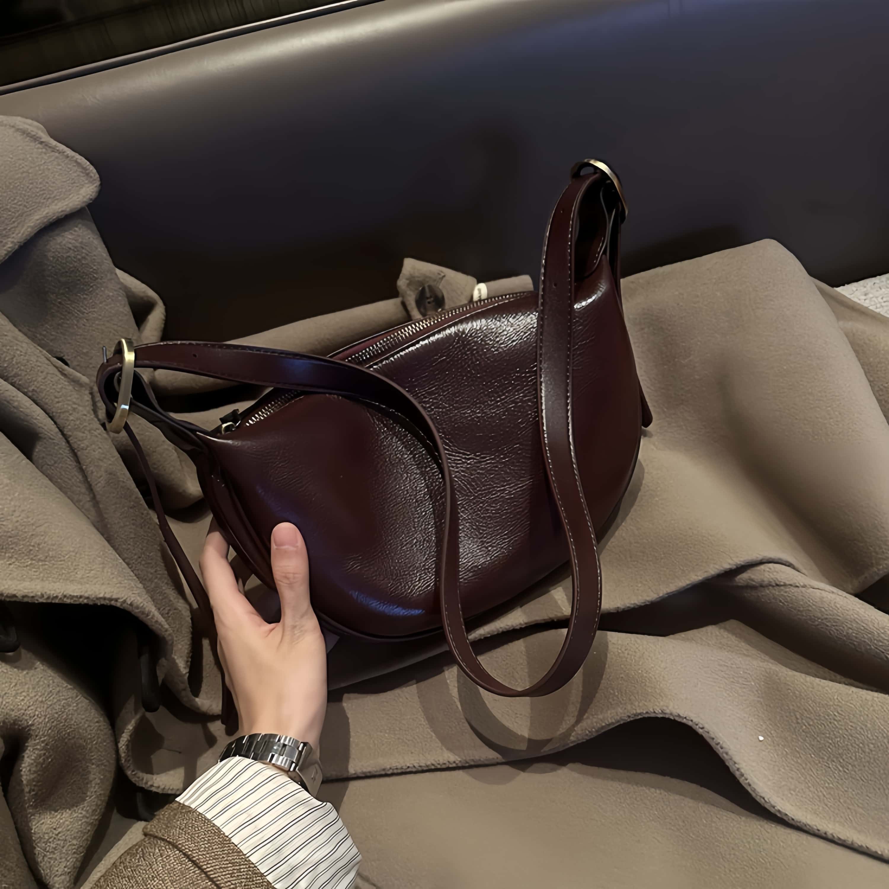 Dakota ベジタブルタンニンレザー ボディバッグタグ付き未使用品 5色展開】ベジタブルタンニンレザー クロスボディバッグ – MIOCHIC