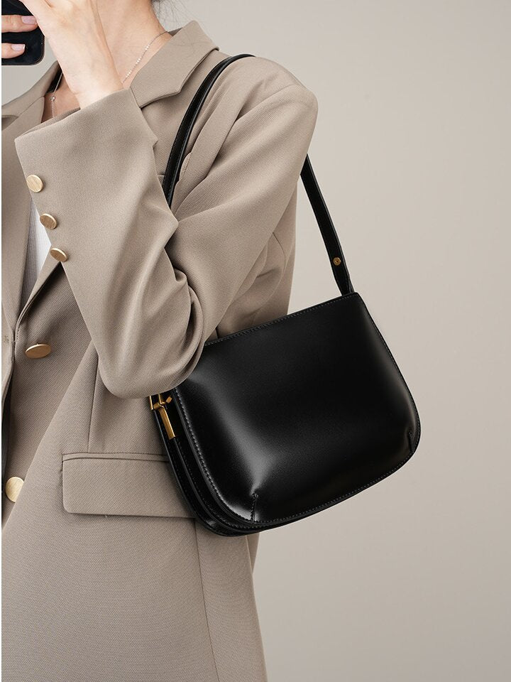 黒|赤|レザー|携帯ポーチ|牛革ショルダーバッグ|サコッシュ|斜め掛けバッグ|エブニングバッグ
